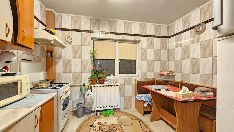 Chisinau, Basarabiei, apartament 3 camere, etaj 2, reabilitat