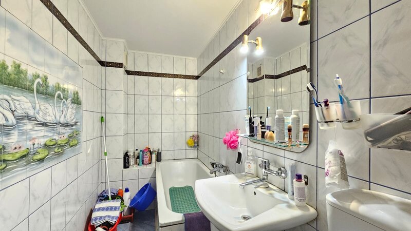 Chisinau, Basarabiei, apartament 3 camere, etaj 2, reabilitat